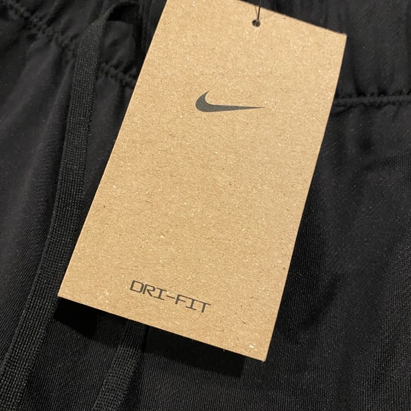 Nike Training Shorts - Picture 5 of 6